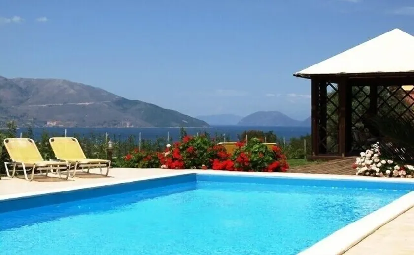 Moderne villa confortable avec piscine privée et vue imprenable - Image 1