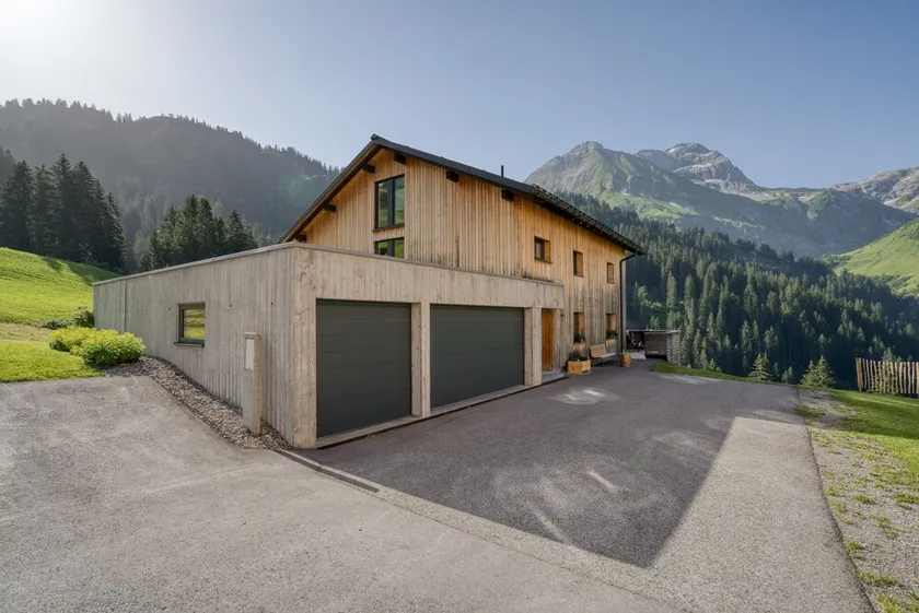 HUS 24 - Image 1