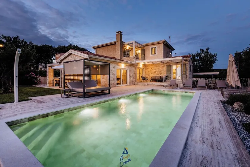 Charming 4-Bedroom Villa with Heatable Pool, Jacuzzi and Sauna - Image 1