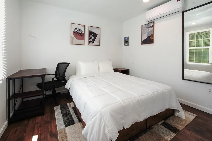 Intimate 1-BR Guesthouse+backyard by Downtown Dallas and Design District - Image 1