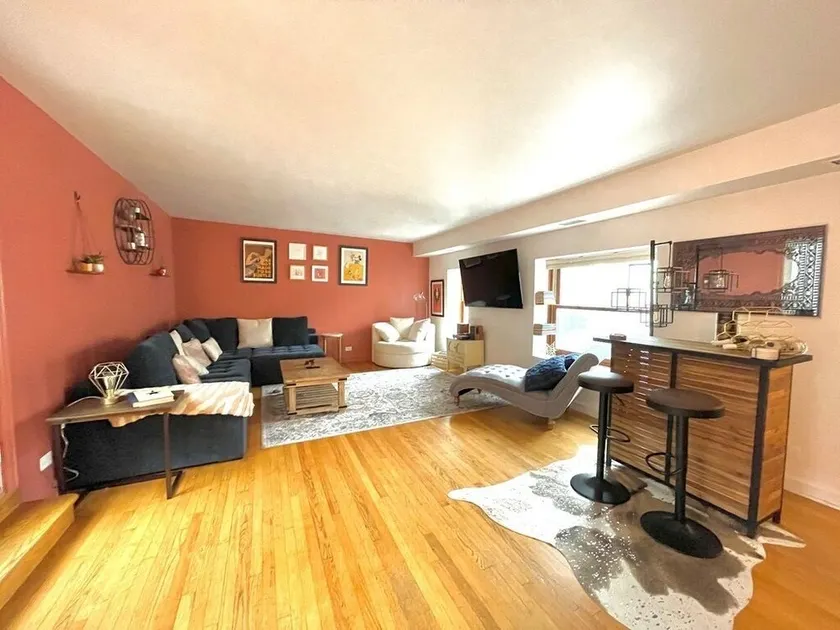 Lovely Spacious Condo w/Private Patio - Image 1