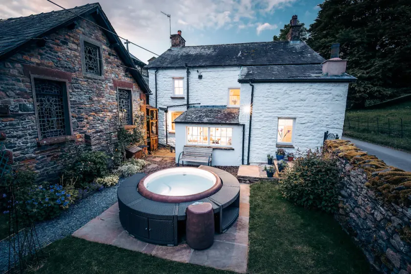 Luxurious Cottage with Hot Tub. 19 miles from Windermere. - Image 1