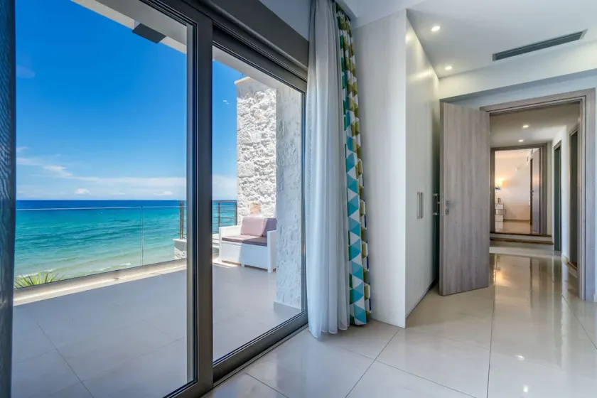 Strand direkt Zante Villa | Villa Perla | 5 Schlafzimmer | Privater Pool | Tragaki - Image 1