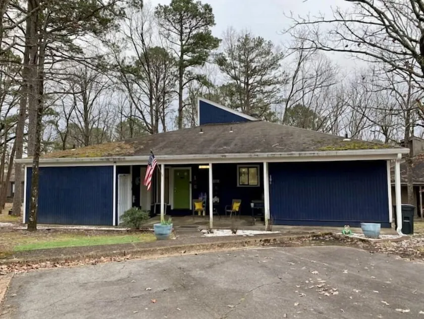 Cozy, Quirky & Fun Cabin - Sleeps 8 - Dog Friendly - Fairfield Bay, Arkansas - Image 1