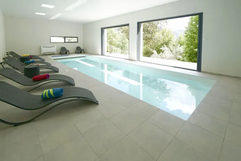 Prestigious villa with high-end services and exceptional panoramic view. - Image 1