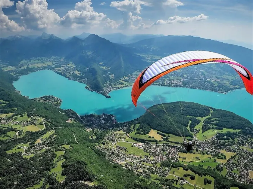 Sulla riva orientale del lago di Annecy 180m² nel cuore di un ambiente eccezionale - Image 1
