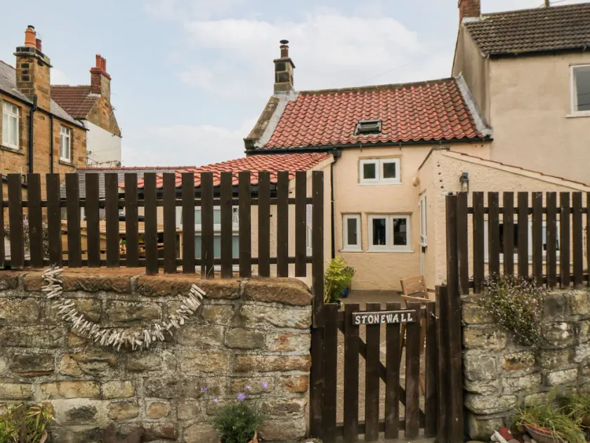 STONEWALL, pet friendly, country holiday cottage in Sandsend - Image 1