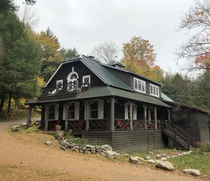 Classic Great Camp Carriage House - Image 1