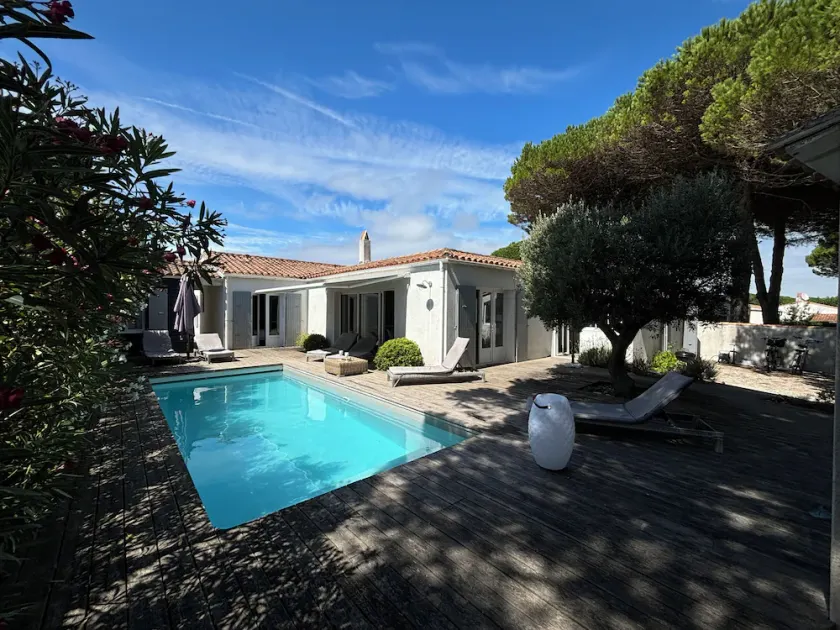 Ile de Ré: Villa 5 bedrooms,heated pool ,200m from the beach - Image 1