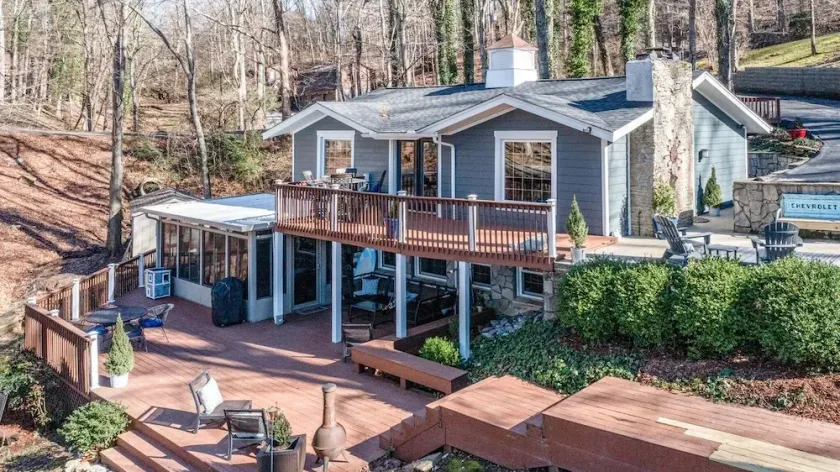 Lake views from 2 balconies: All new furniture, kayaks, paddleboard - Image 1