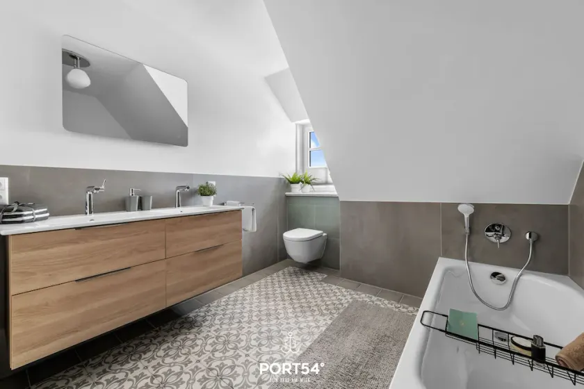 Reethüüs - water view, terrace, 2 bathrooms/ showers, washing machine, parking - Image 1