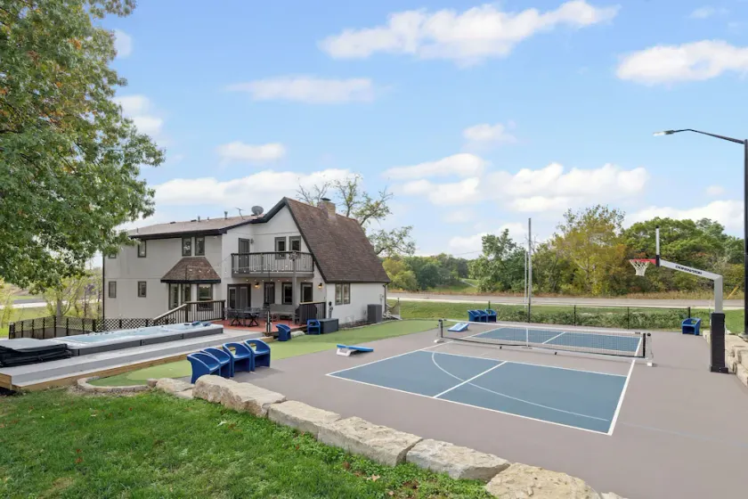 Spacious KC Home - Pickleball, Mini Golf, Gym, Luxurious Bathrooms, Swim Spa - Image 1