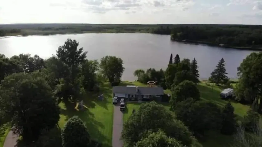 5 bedroom 3- bath 8 people capacity pontoon included in Winter Wis. - Image 1