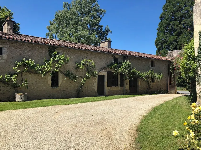 Charming restored house 120m2 in listed Priory - Image 1