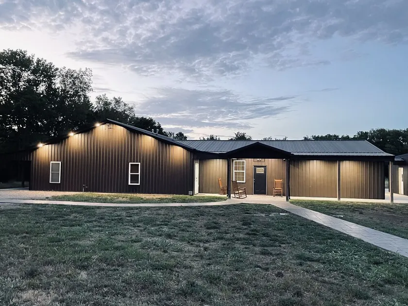 Spacious Lodge on 40 Acres! - Image 1