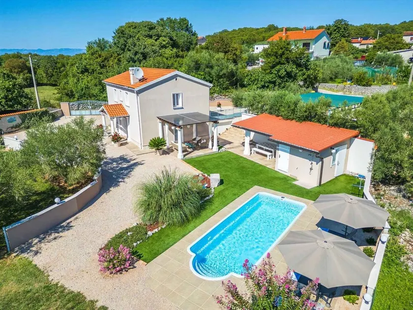 Villa med pool og have - Image 1
