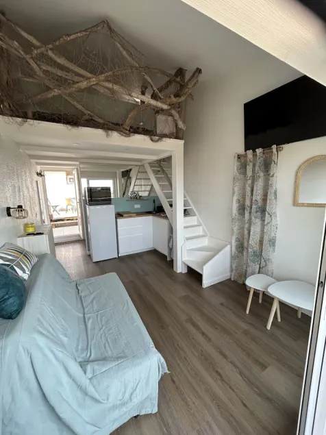 Duplex apartment with sea and pool view, 5-minute walk from the beach - Image 1