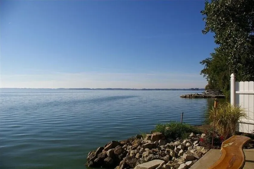 Edgewater Cottage - Privat Lakefront Getaway - Image 1