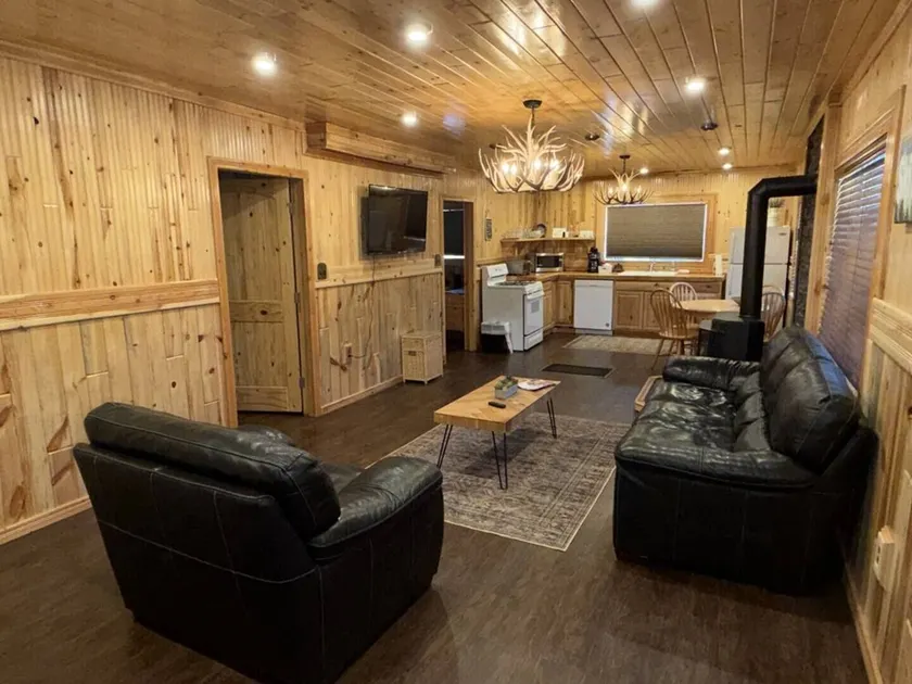 Bellamys Ski Haus - Image 1