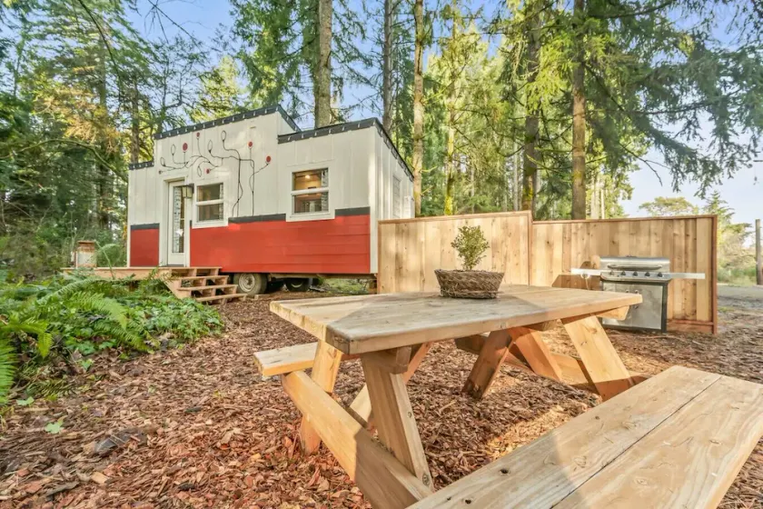 HELT NY! Wine Themed Tiny House in the Woods Near Wineries - Image 1