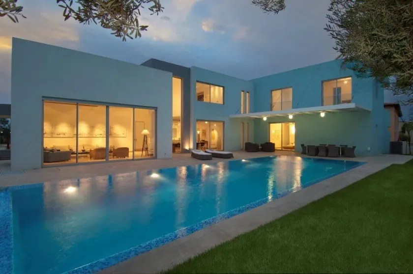 Luxuriöse Villa mit umzäuntem Pool im Golfviertel von Caesarea - Image 1