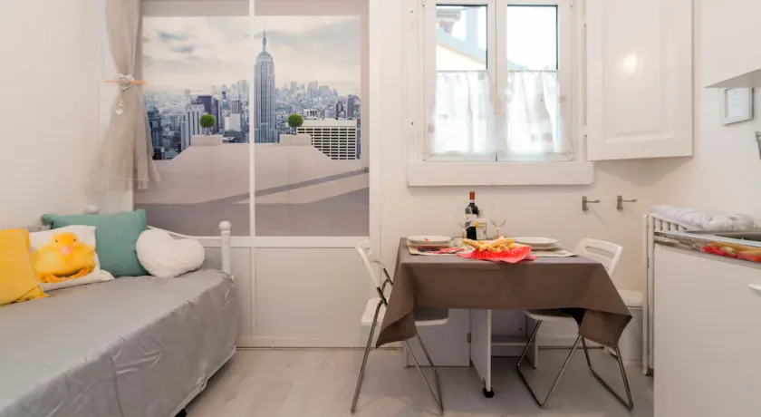 Commenda White Studio - Image 1