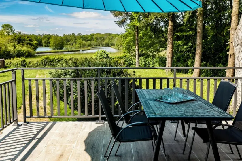 Villa Proche Briare, au Bord du Canal, en Pleine Nature - Image 1