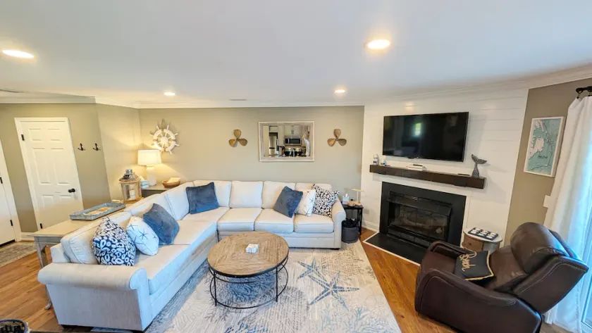 Newly Renovated Pirate's Cove Condo - Image 1