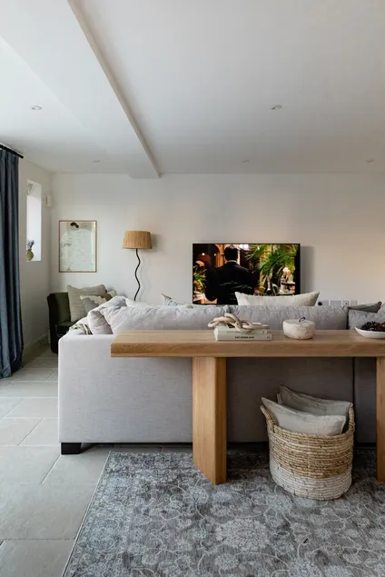 Design-Led- 2xSuper-King Beds- Ensuites- W Parking  - Image 1