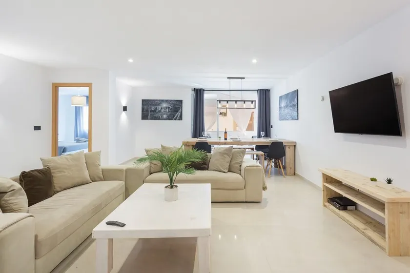 Ferienwohnung 'Lujoso Cerca De Playa' mit Privatterrasse, WLAN und Klimaanlage - Image 1