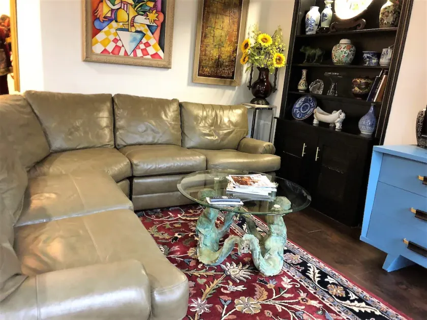 Downtown Art & Eclectic B - Image 1