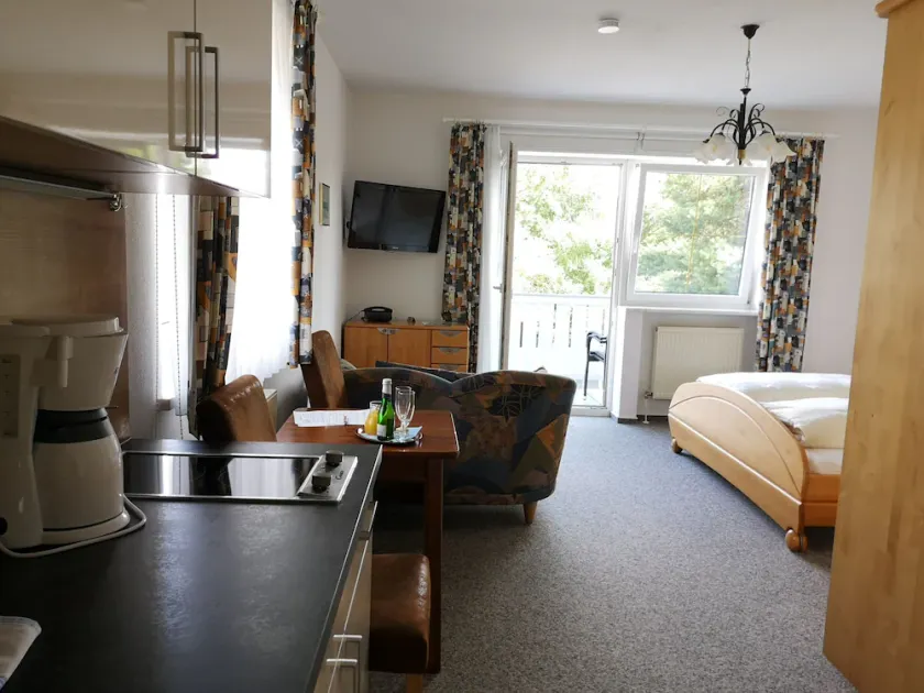 Simple, cozy apartment (28 m²) with a balcony/terrace - Image 1