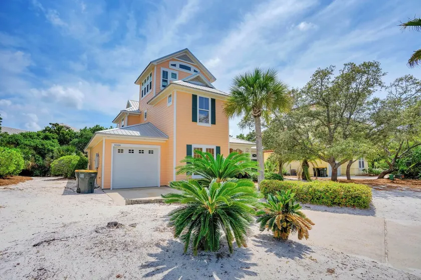 Hale Loa~ Elegant 4BR/3BA beach house minutes from the Gulf! - Image 1