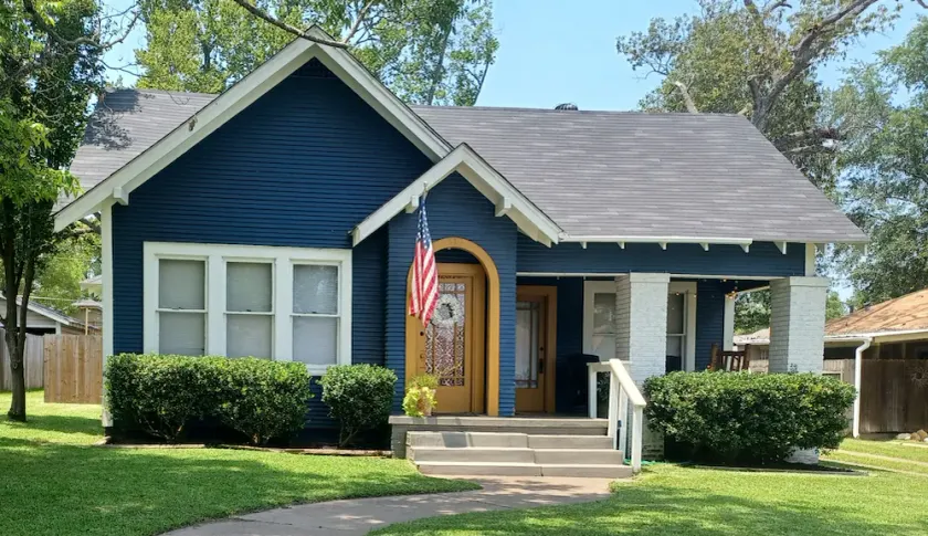 Historic, Cozy Home in the Heart of Town - Image 1