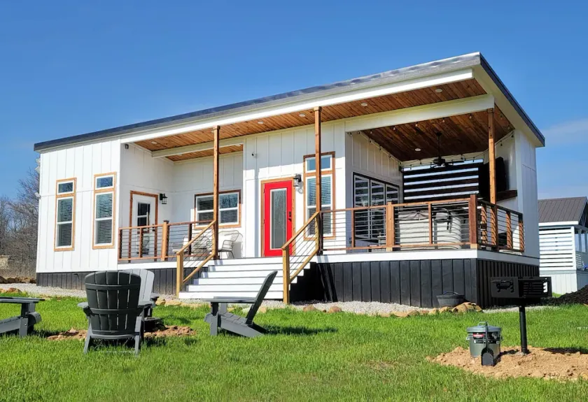 Tiny White: Twin Lake Tiny Homes of Okmulgee - Image 1