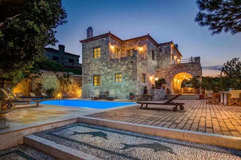 Luxury pool villa Arte in Spetses - Image 1