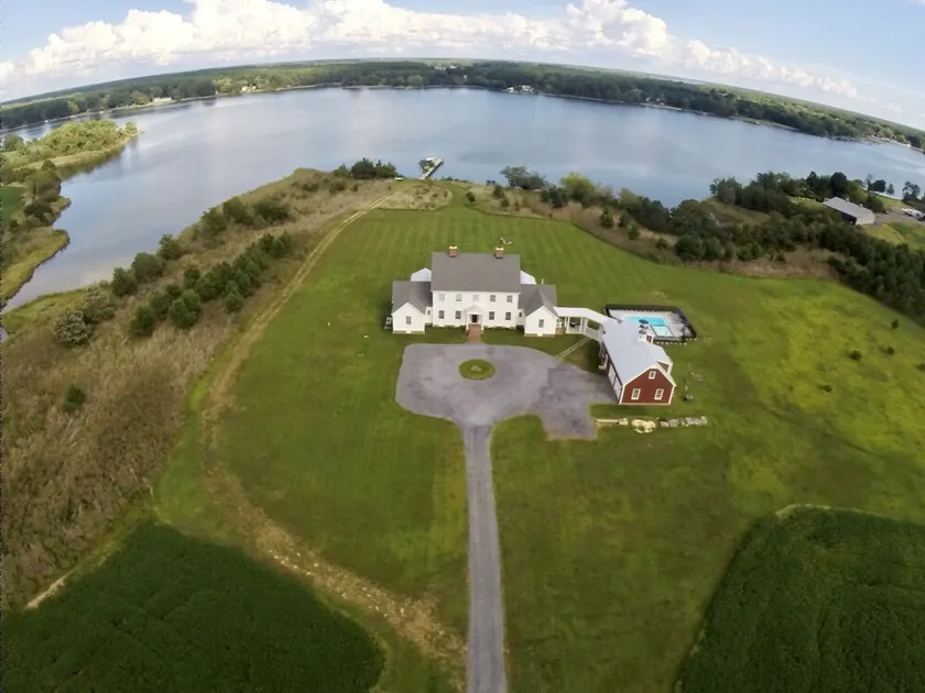 Waterfront Oyster Farmhouse und Hunting Lodge-Built 2018 - Image 1