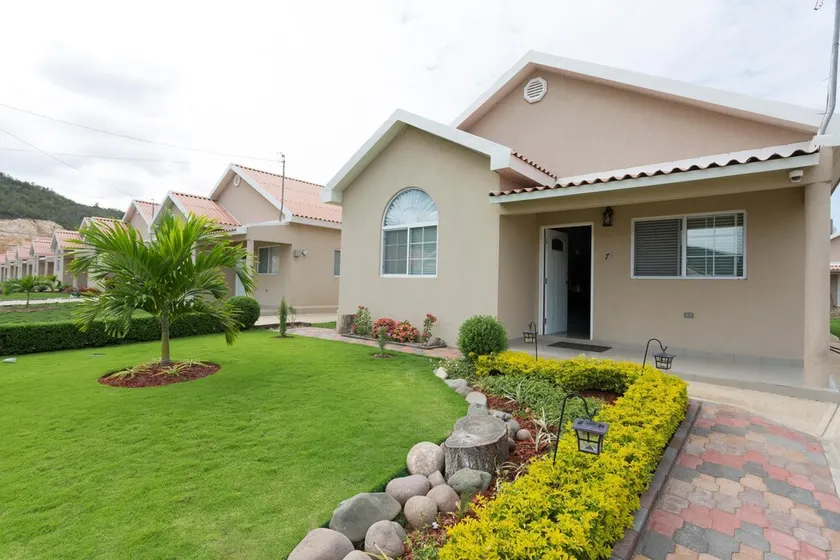 Modern Beautiful 2 Bedroom Smart Home - Image 1