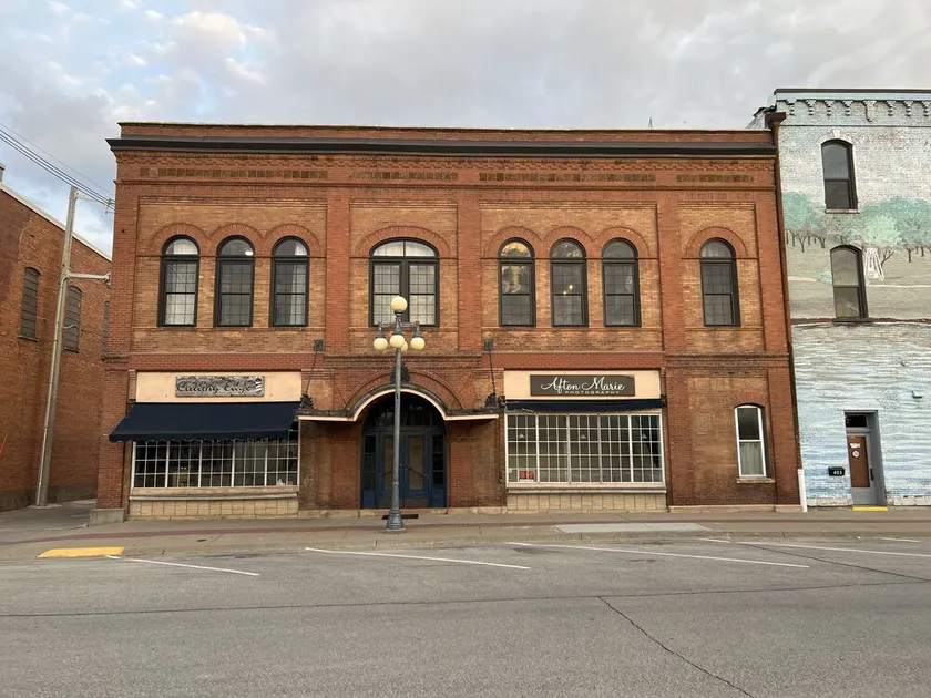 Four Eleven Suites a Vintage Renovation in Downtown Vinton - Image 1