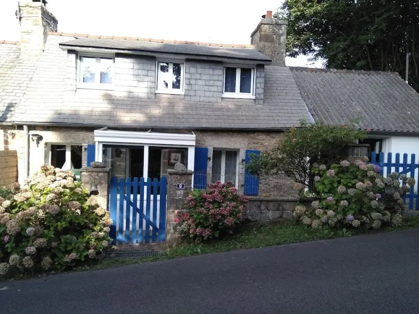 Typical Breton house 20 minutes from the Pink Granite Coast - Image 1