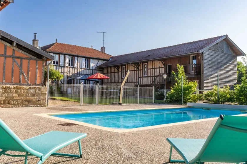 Spacious gîte with swimming pool - Ideal for groups 8 bedrooms - Image 1