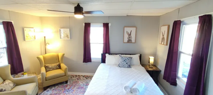 Charming 2BR Home near Historic Downtown Noblesville - Image 1