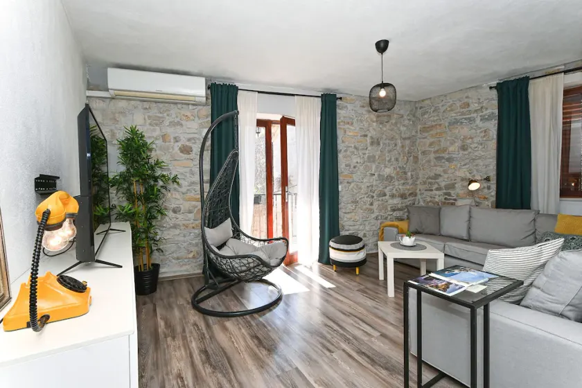 Modern & stylish apartment Kambelovac 1 for up to 5 persons, 150m from the beach - Image 1