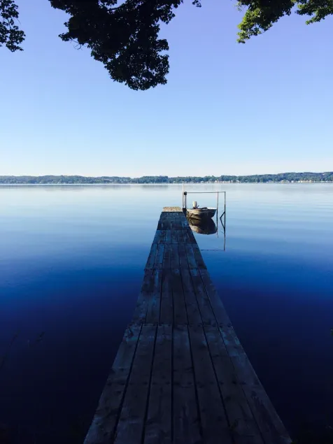 100' Prime Lakefront w/sandy lake bottom - updated cottage w/dock/boats/bikes - Image 1
