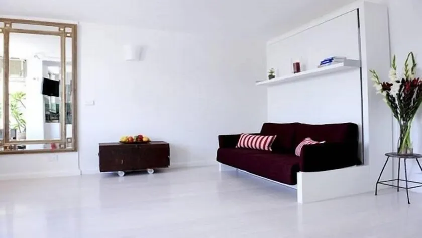 Bondi Beach paus studio 8 - Image 1