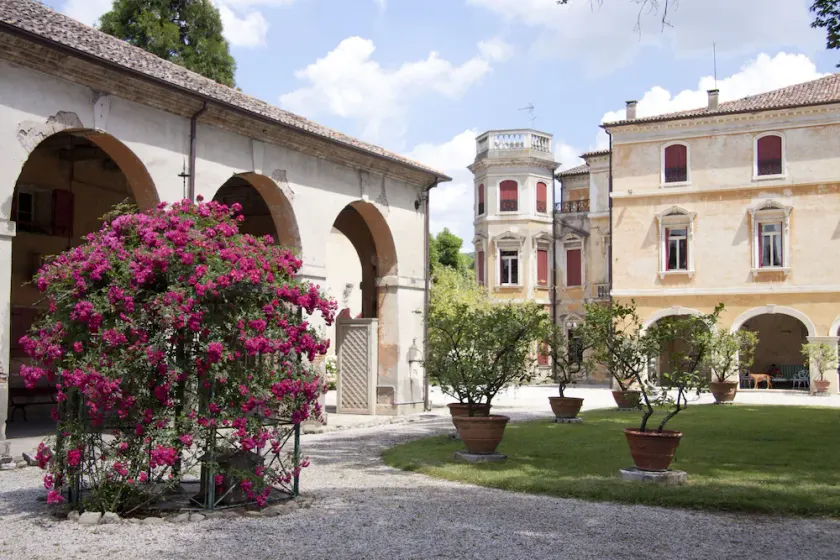 Venetian Villa fully staffed with private pool, tennis court in 3 hectar garden - Image 1