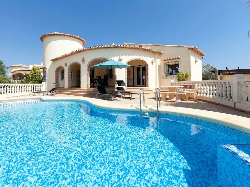 Beautiful private villa for 5 guests with private pool, A/C, WIFI, TV, patio and panoramic view - Image 1