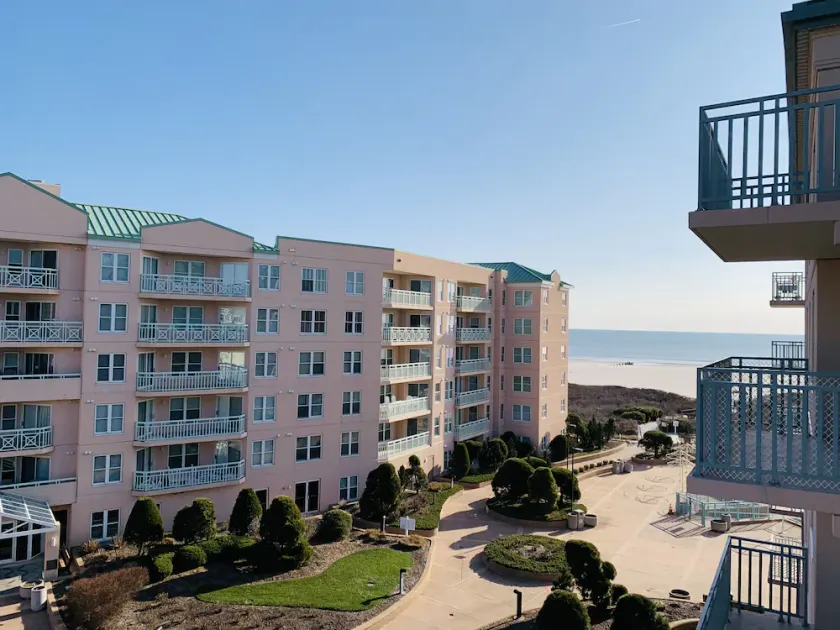 Resort Living, Private Beach, Pools and Amenities - Image 1