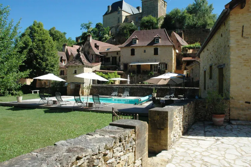 time for a break-The little house in the center of the village with a view of the castle - Image 1