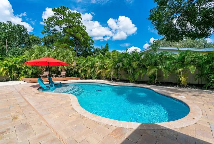 Mid-Century Pool Home in Arlington Park - Image 1